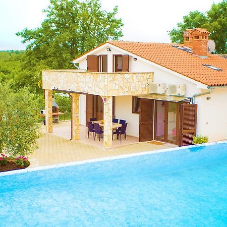 Villa Lara Karojba Pokoj fotografie