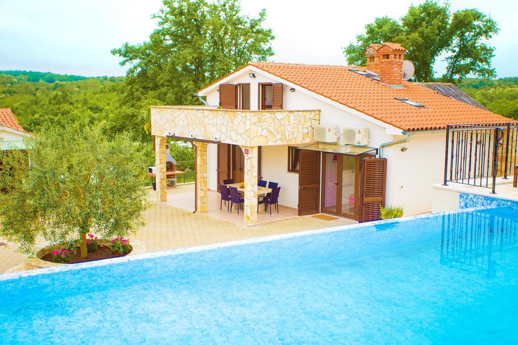 Villa Lara Karojba Pokoj fotografie