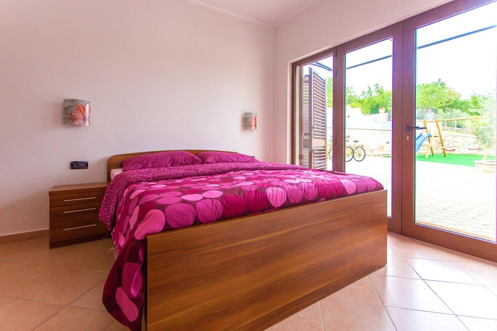 Villa Lara Karojba Pokoj fotografie